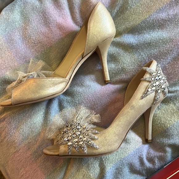 Bettye Mueller- EUC - Picture 4 of 4